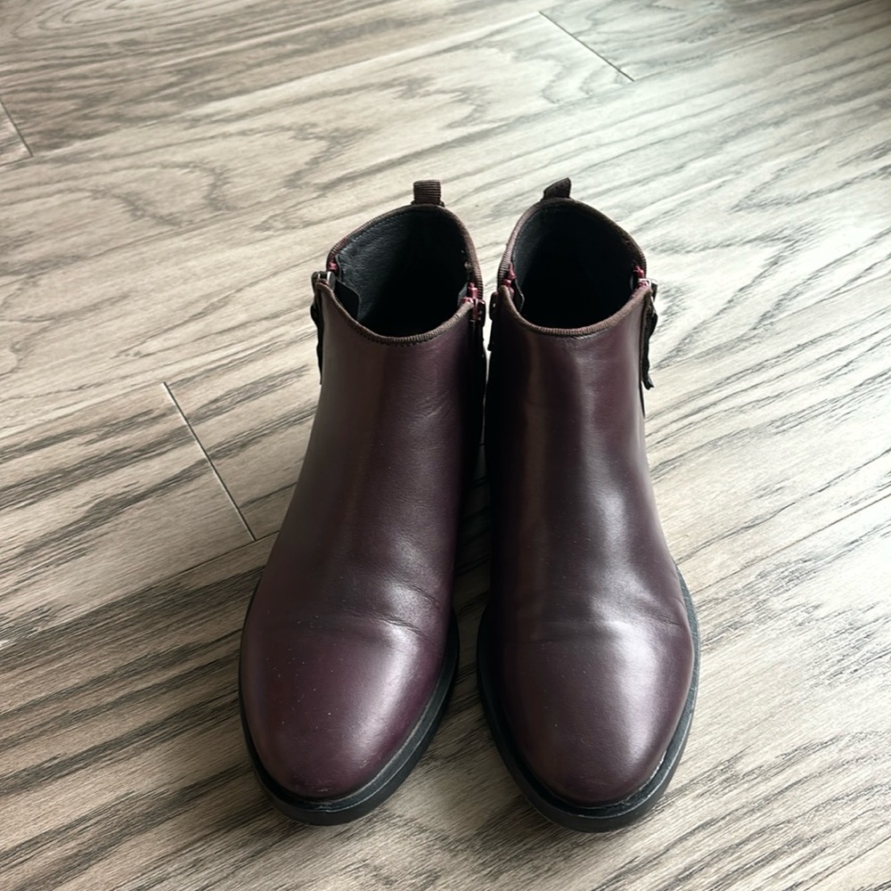 Geox , made in Italy , genuine leather ankle boots size 37, US7
